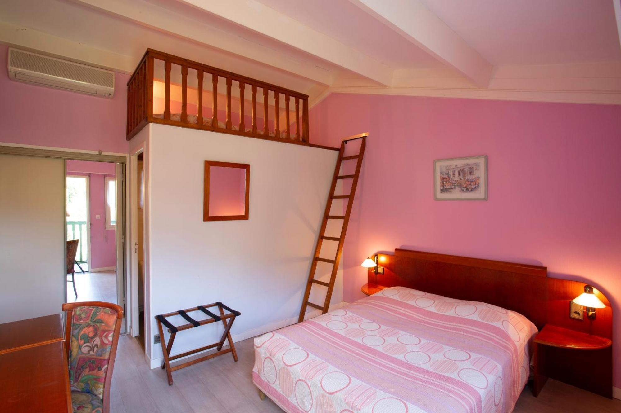 Logis Hotel Restaurant Du Pont Ambialet Kültér fotó
