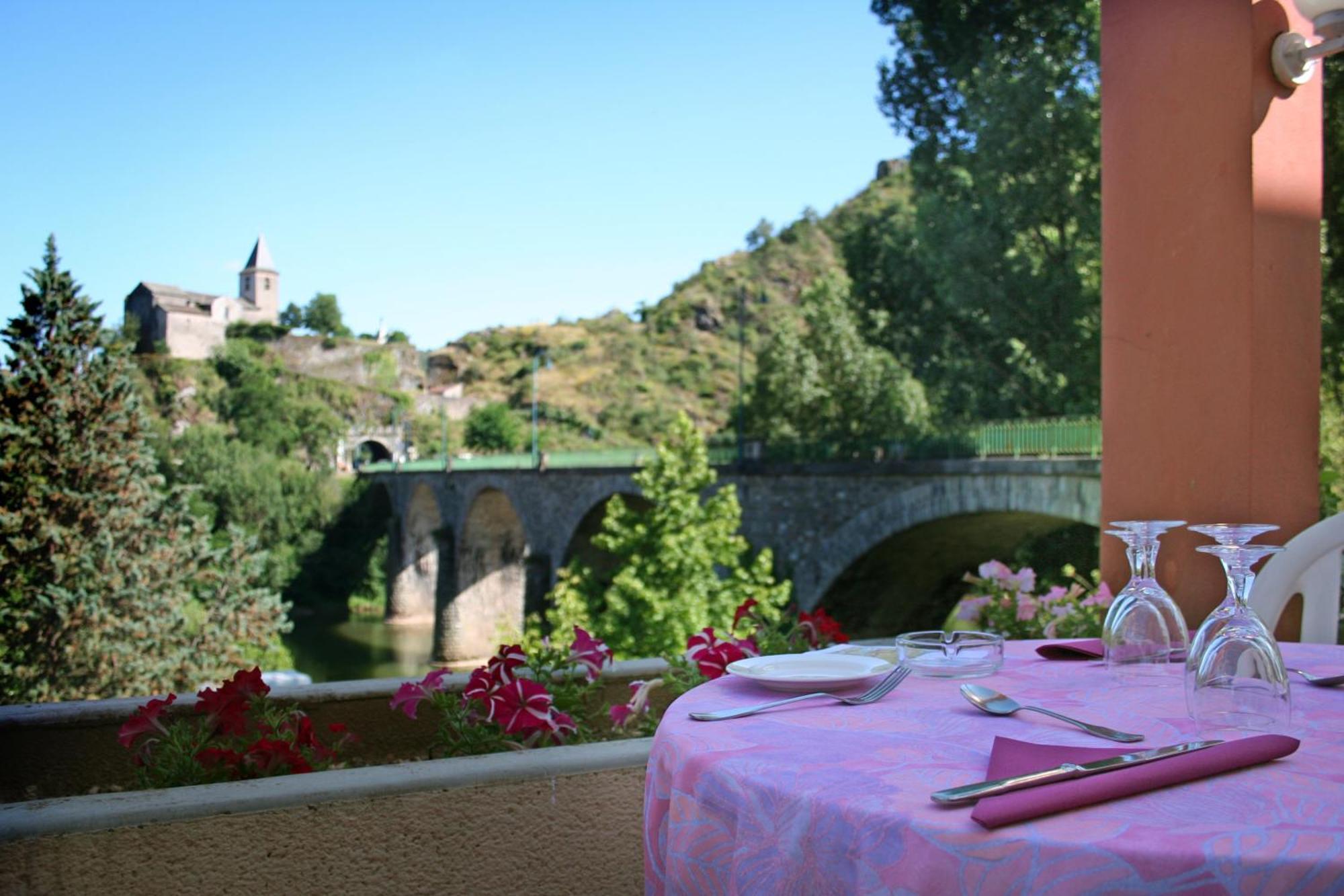 Logis Hotel Restaurant Du Pont Ambialet Kültér fotó