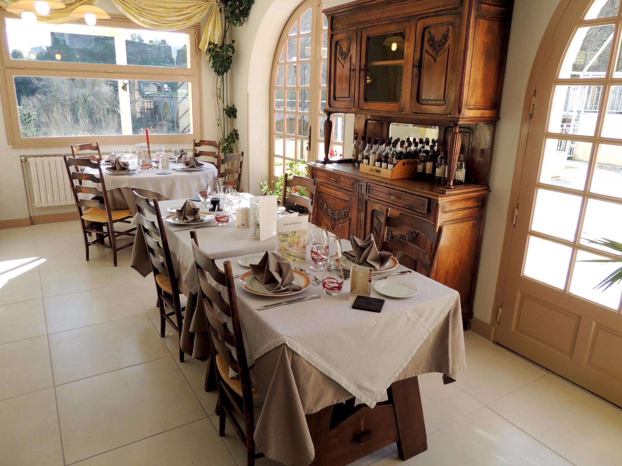 Logis Hotel Restaurant Du Pont Ambialet Kültér fotó