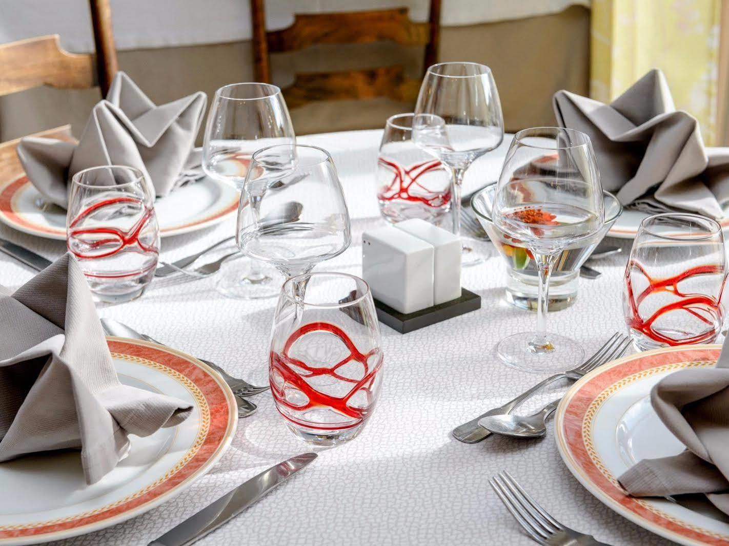 Logis Hotel Restaurant Du Pont Ambialet Kültér fotó