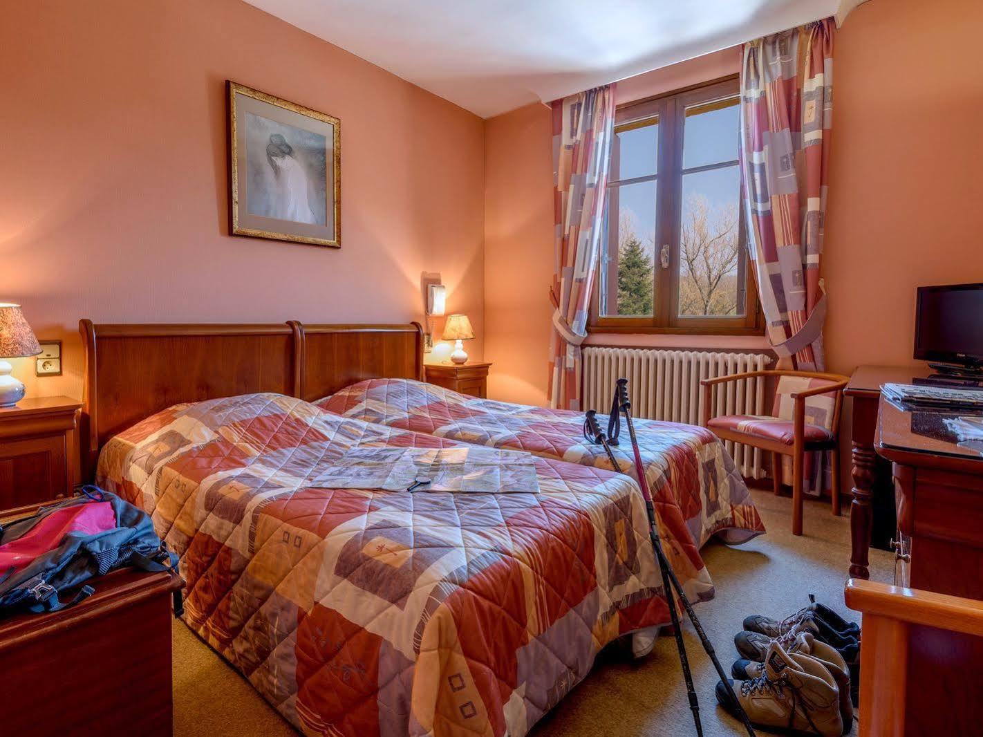 Logis Hotel Restaurant Du Pont Ambialet Kültér fotó