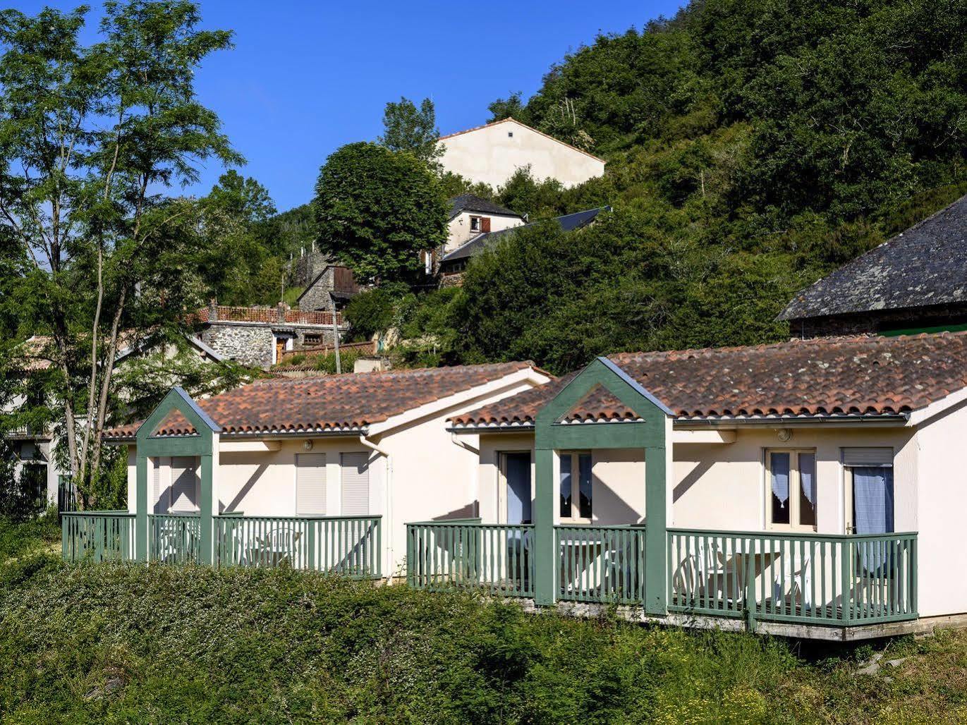 Logis Hotel Restaurant Du Pont Ambialet Kültér fotó